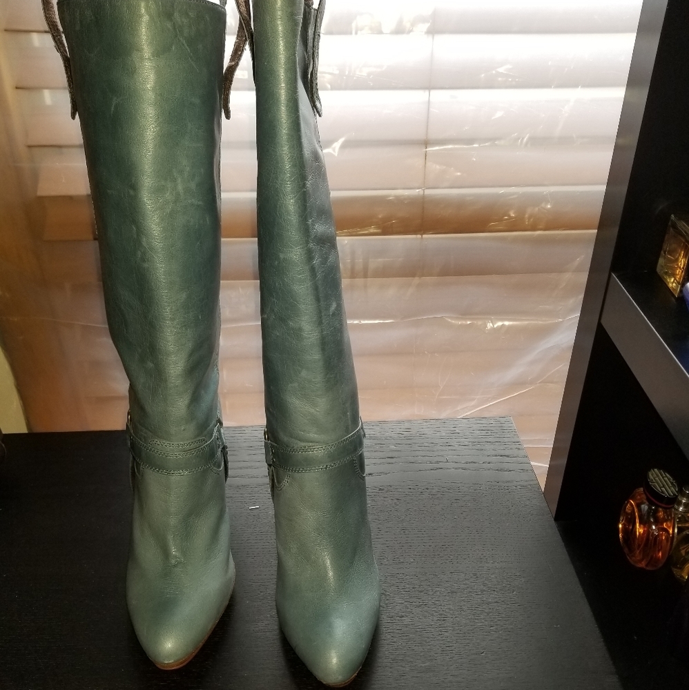 Boots - Picture 8 of 8